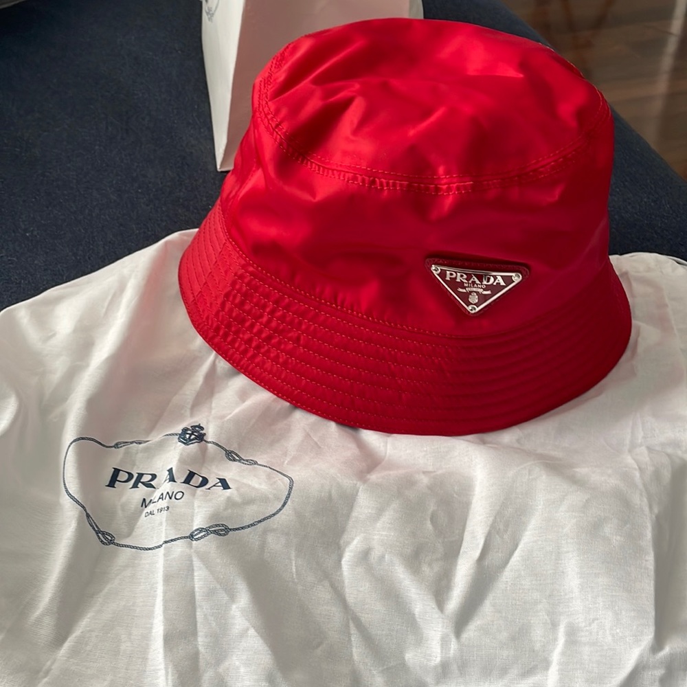 Red Prada bucket hat - Picture 2 of 7